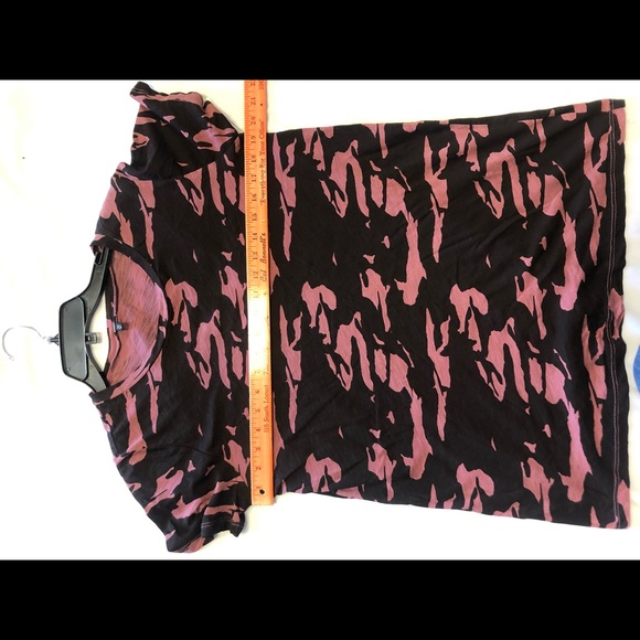 Monrow Pink & Brown Camouflaged SS Crewneck. Size XS - Picture 2 of 9